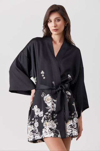 Woman wearing a silk kimono short painted by hand